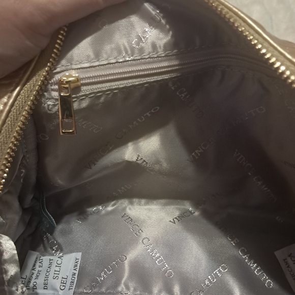 NWT Vince Camuto Champagne Quilted Cosmetic Case With Pearl Zipper Pull - Picture 6 of 8